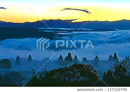 雲海-一個充滿戲劇性光彩的世界 雲海-一個充滿戲劇性光彩的世界 137320799