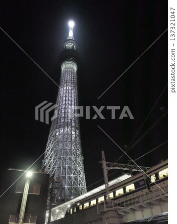 晴空塔和東武列車的景色 晴空塔和東武列車的景色 137321047