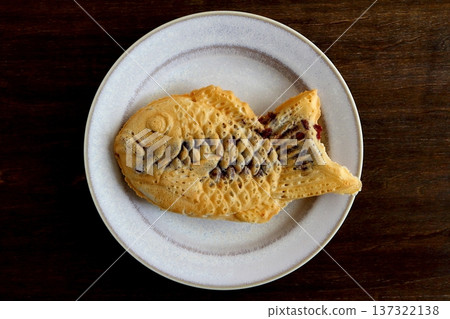 Taiyaki on a table background seen from directly above Taiyaki on a table background seen from directly above 137322138