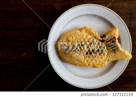 Taiyaki on a table background seen from directly above 137322139