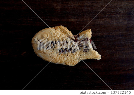 Taiyaki on a table background seen from directly above 137322140