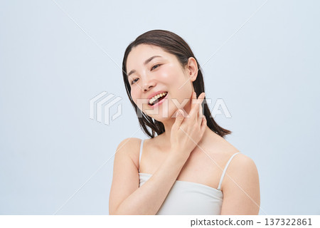 Beauty image with a moist atmosphere 137322861