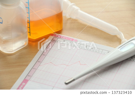 Children's medicine fever image Children's medicine fever image 137323410