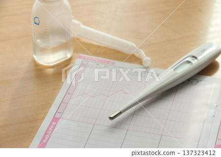 兒童藥物發燒圖片 兒童藥物發燒圖片 137323412