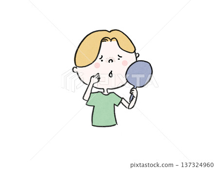 一位男士對著手鏡，擔心自己鼻子毛孔裡的黑頭和角質堵塞（男士護膚） 137324960