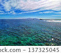 Horizon line of sea and sky 137325045