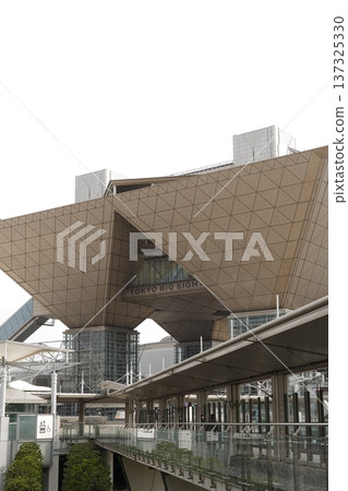 東京國際展覽中心（Tokyo Big Sight）一景，這是一個設計充滿未來感的展覽場地。 137325330