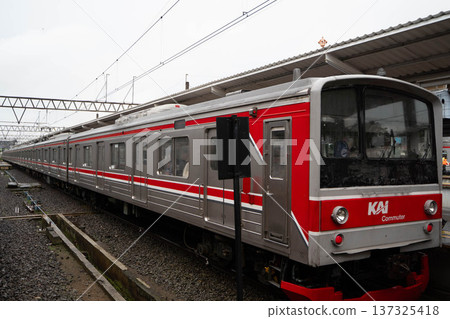 Indonesia's commuter trains, where used Japanese rolling stock are used / KAI Commuter running between Jakarta and Turbine Indonesia's commuter trains, where used Japanese rolling stock are used / KAI Commuter running between Jakarta and Turbine 137325418