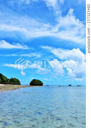 Okinawa Ishigaki Island Blue sky of Kawahira Bay 137325460