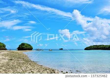 沖繩石垣島Kawahira灣的藍天 沖繩石垣島Kawahira灣的藍天 137325462