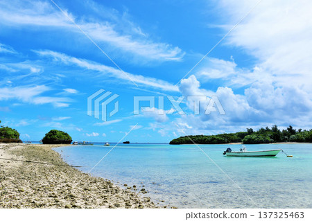 沖繩石垣島Kawahira灣的藍天 沖繩石垣島Kawahira灣的藍天 137325463
