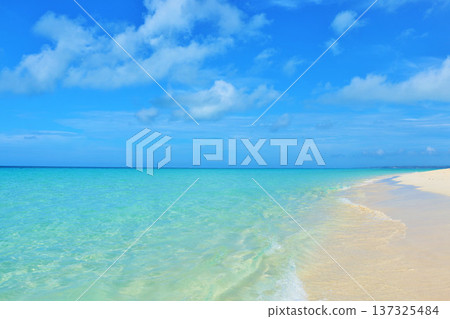 Okinawa Miyakojima Yonaha Maehama's blue sky and sea Okinawa Miyakojima Yonaha Maehama's blue sky and sea 137325484
