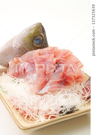 Isaki生魚片 137325639