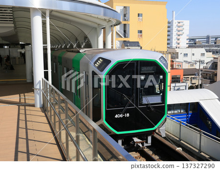 大阪地鐵400系列車從大阪港站出發 大阪地鐵400系列車從大阪港站出發 137327290