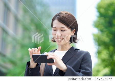 Business woman operating a smartphone 137328066