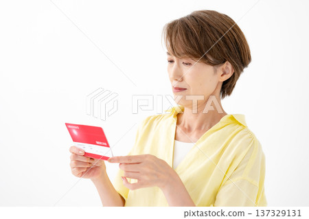 一個擔心看存摺的女人 137329131