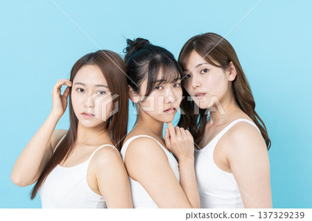 年輕女性的皮膚護理 137329239