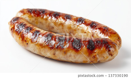 白色背景上的美味烤香腸 137330190