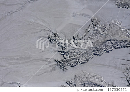 Abstract mud cracks and patterns aerial view Abstract mud cracks and patterns aerial view 137330251