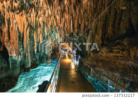 Stalactites, Gyokusen Cave, Okinawa, Okinawa World Culture Kingdom, Stalactites Stalagmites, Gyokusen Cave 137332217