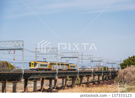 Express train crossing the Kizugawa River iron bridge, Kyotanabe City, Kyoto Prefecture Express train crossing the Kizugawa River iron bridge, Kyotanabe City, Kyoto Prefecture 137333123