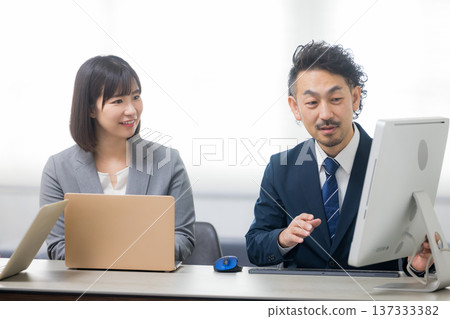 開會的商人 137333382