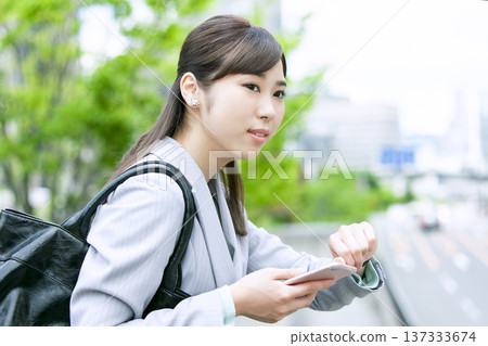 Business woman with a smartphone Business woman with a smartphone 137333674