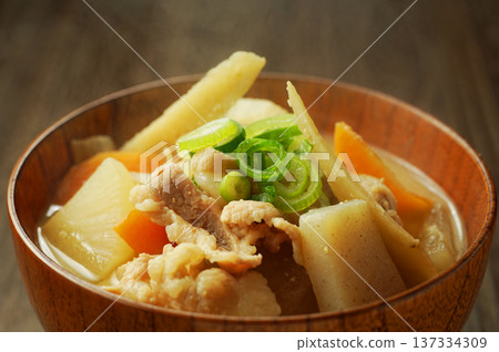 熱豬肉湯 熱豬肉湯 137334309