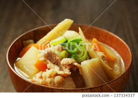 Hot pork soup 137334337