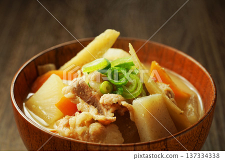 熱豬肉湯 熱豬肉湯 137334338