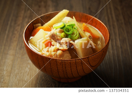 熱豬肉湯 熱豬肉湯 137334351