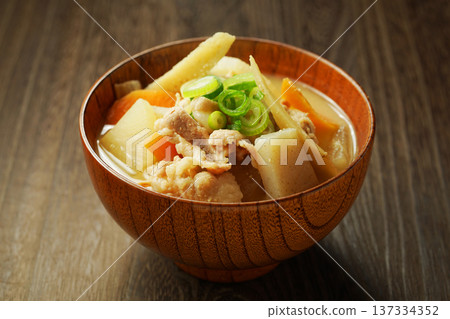 Hot pork soup 137334352