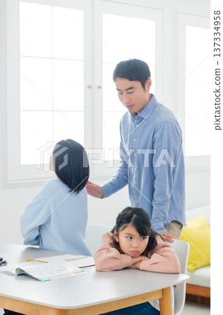 Elementary school students and their families studying at home 137334958