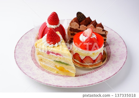 Strawberry cake chocolate cake Strawberry cake chocolate cake 137335018