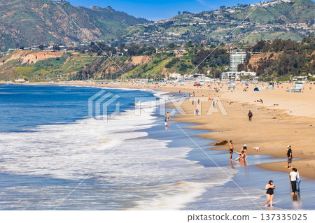 Santa Monica Beach, Los Angeles 137335025
