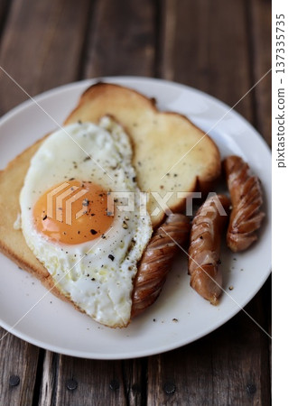 Toast with fried egg and coarsely ground sausages 137335735
