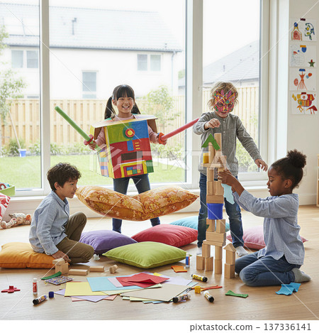 公園裡快樂玩耍的孩子們 137336141