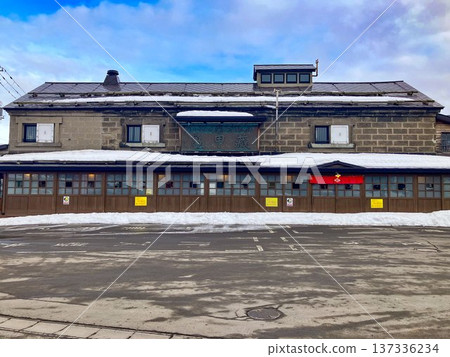 田中酒造龜甲倉庫(原岡崎倉庫)正面圖,北海道小樽市,雪景 田中酒造龜甲倉庫(原岡崎倉庫)正面圖,北海道小樽市,雪景 137336234
