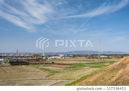 京都府京田邊市春季鄉村景色 京都府京田邊市春季鄉村景色 137336453