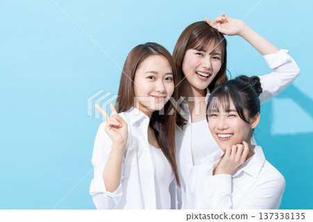 年輕女性的美麗 年輕女性的美麗 137338135