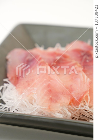 Isaki生魚片 137339423
