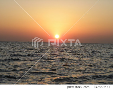 日落和太陽 137339545