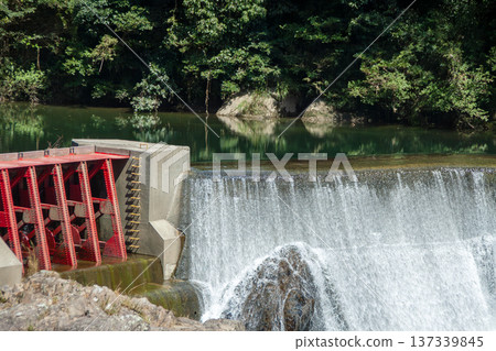 Nagashino Weir and intake channel (Shinshiro City, Aichi Prefecture) 137339845