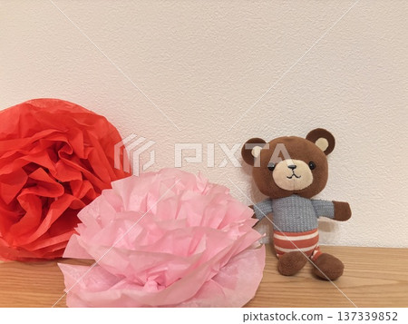 Red and pink paper flowers and bear 137339852