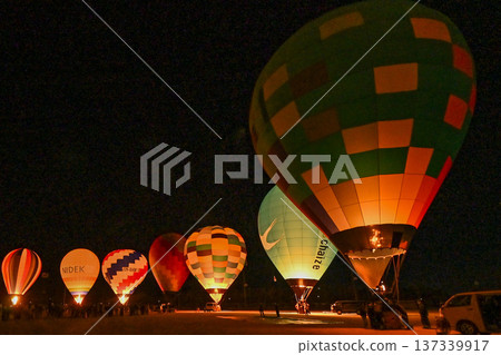 [Shiga] Lake Biwa Higashiomi Balloon Festival: Colorful balloons lit up with flames, a truly beautiful sight 137339917
