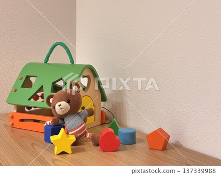 Building blocks and teddy bear children's toys Building blocks and teddy bear children's toys 137339988