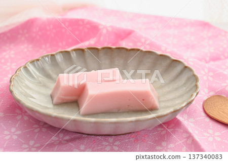 Sakura-flavored sesame tofu 137340083