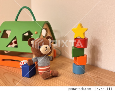 積木和泰迪熊 137340111