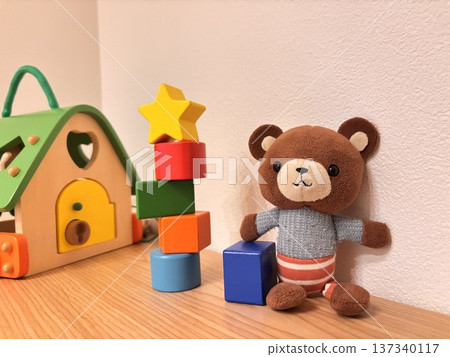 積木和泰迪熊 137340117
