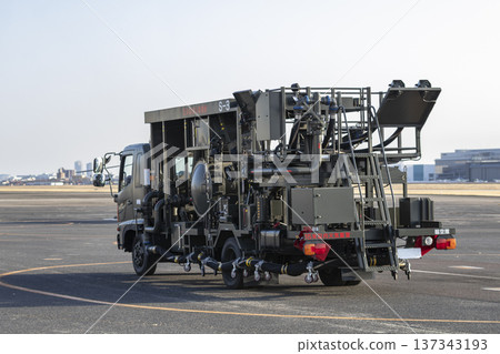 aircraft refueling aircraft refueling 137343193